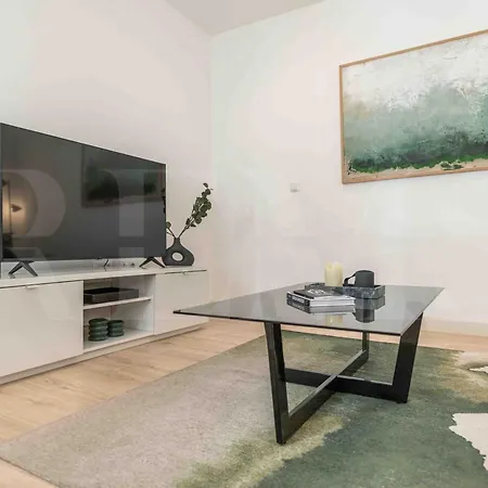 Apartment Peaceful Retreat Near The Historic Center By Rems Malaga